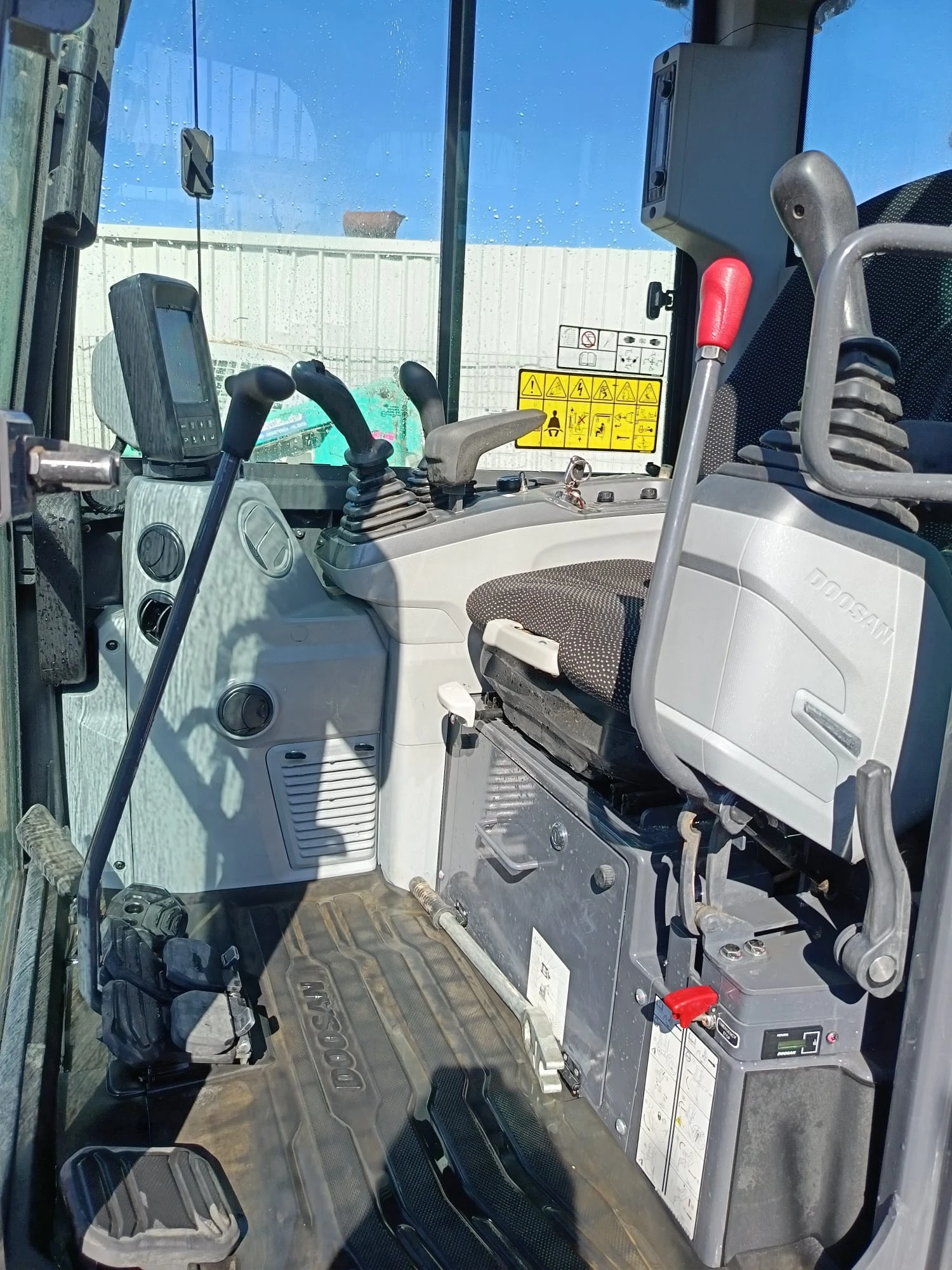 Багер Cat DEVALON-190часа.КЛИМАТИК-ЧУК-КАМЕРА, снимка 13 - Индустриална техника - 54371697