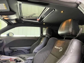 Dodge Challenger  SRT HELLCAT| PANO| KEYLESS GO| 3 КЛЮЧА| CARFAX| , снимка 11