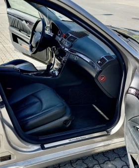 Mercedes-Benz E 320, снимка 11