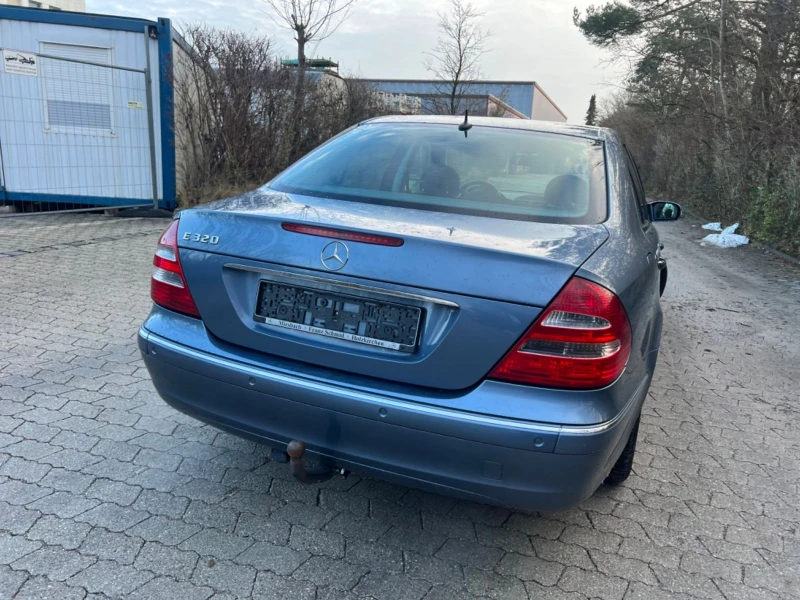 Mercedes-Benz E 320, снимка 3 - Автомобили и джипове - 47271912