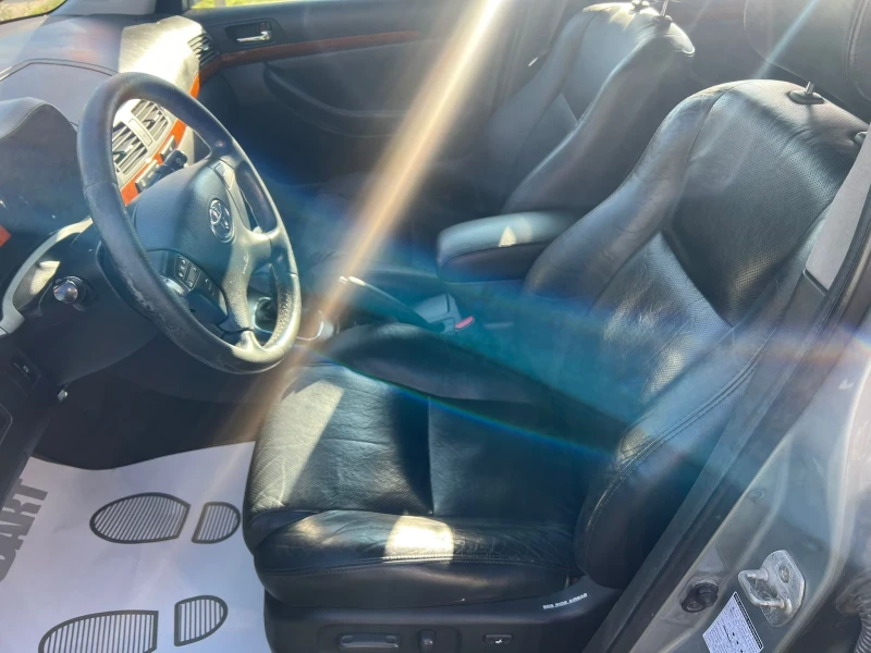 Toyota Avensis 2.2D-4D/КОЖА, снимка 6 - Автомобили и джипове - 52476815