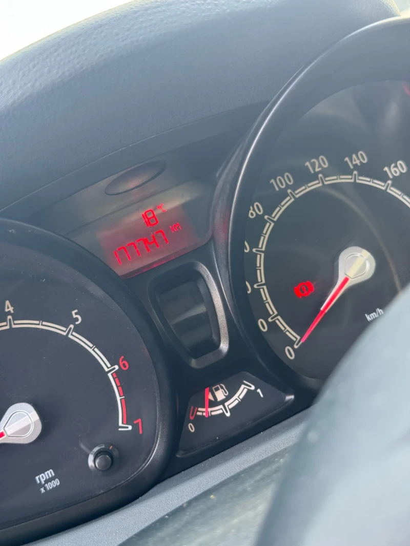 Ford Fiesta 1.4 97k.c LPG, снимка 12 - Автомобили и джипове - 53117362