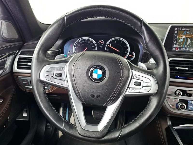 BMW 740 d xDrive M | HARMAN K| DIST| HEAD UP| PANO, снимка 13 - Автомобили и джипове - 55747126