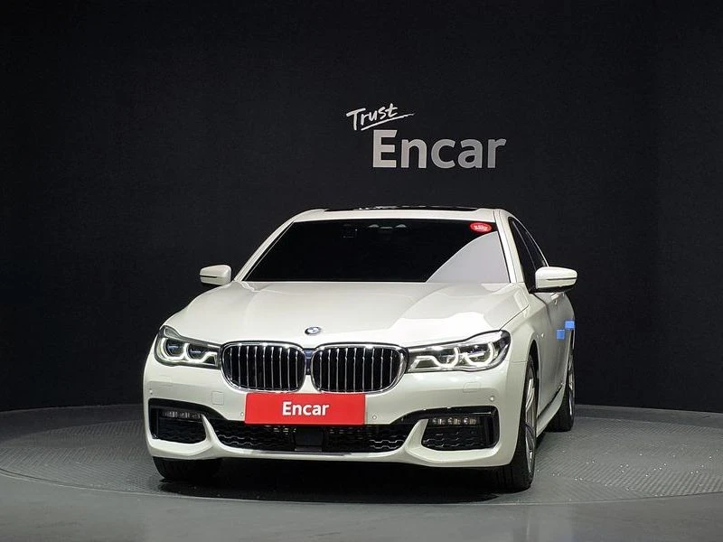 BMW 740 d xDrive M | HARMAN K| DIST| HEAD UP| PANO, снимка 3 - Автомобили и джипове - 55747126