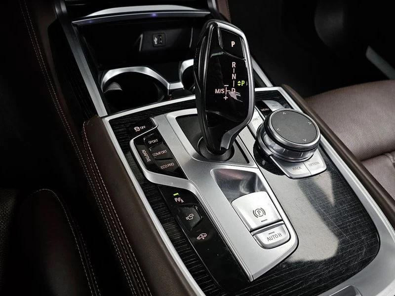 BMW 740 d xDrive M | HARMAN K| DIST| HEAD UP| PANO, снимка 9 - Автомобили и джипове - 55747126