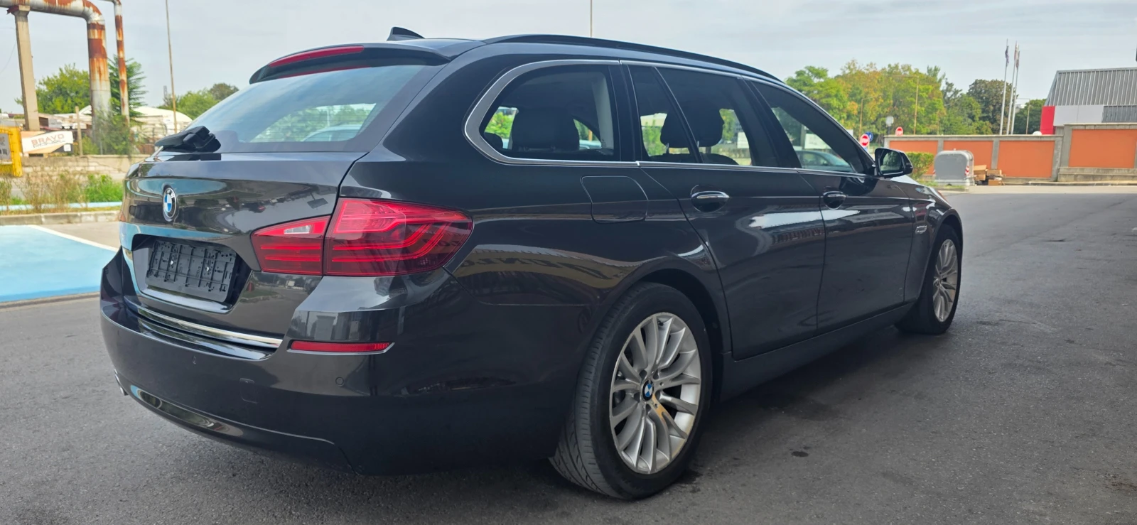 BMW 530 3.0d Xdrive* FACE* HEAD UP* LUXURY* ШВЕЙЦАРИЯ, снимка 4 - Автомобили и джипове - 55197639