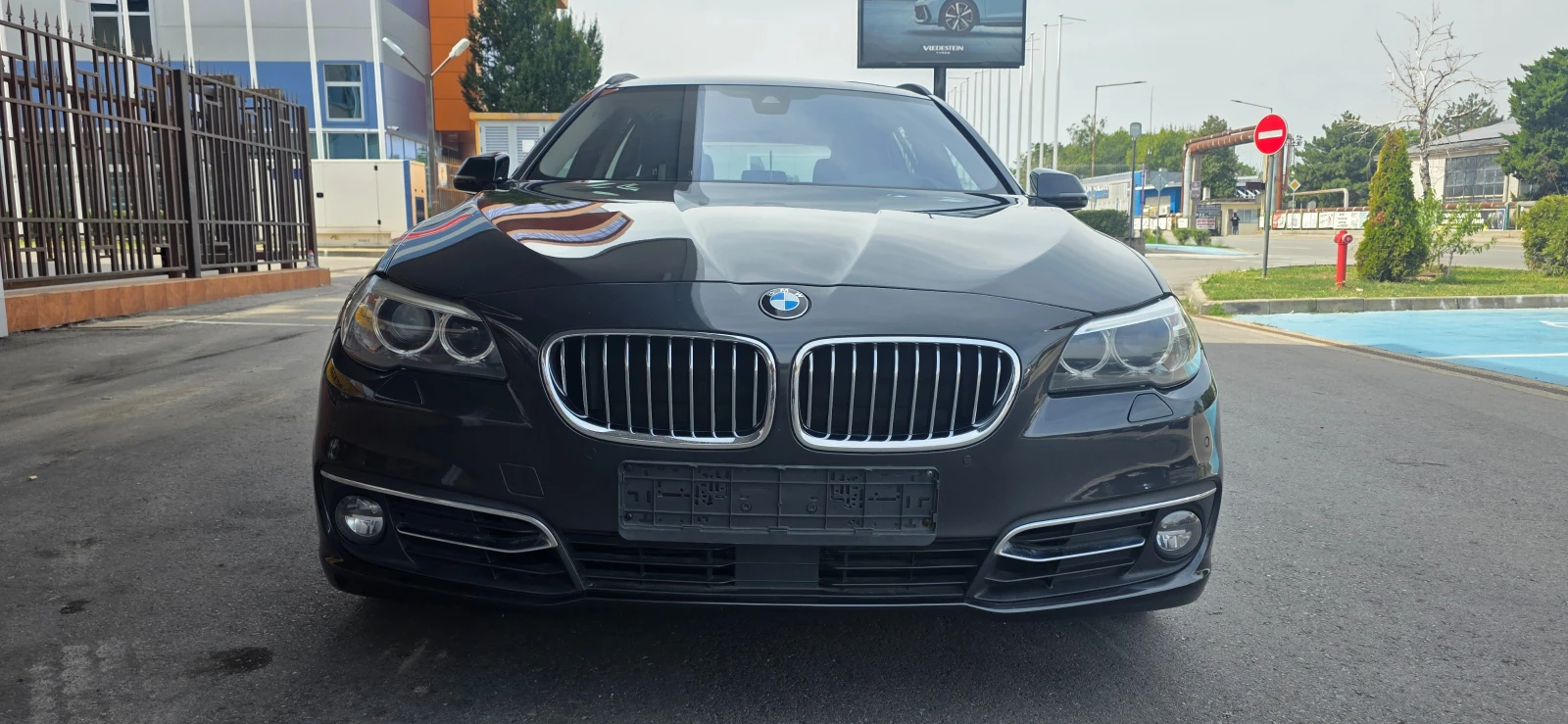 BMW 530 3.0d Xdrive* FACELIFT* DISTRONIC* LUXURY* SWISS