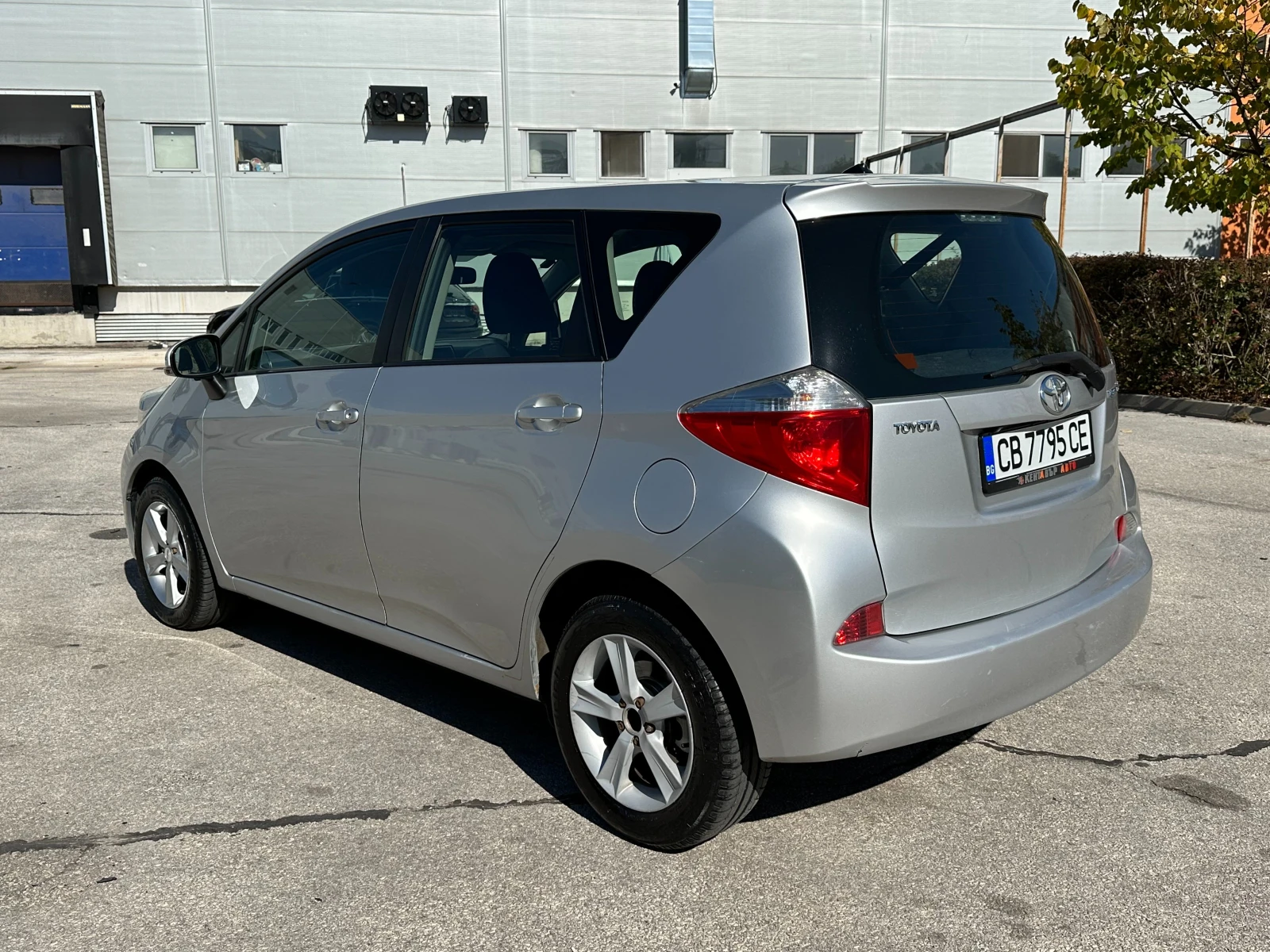 Toyota Verso S 1.4D4D 90к.с. Автоматик - изображение 3