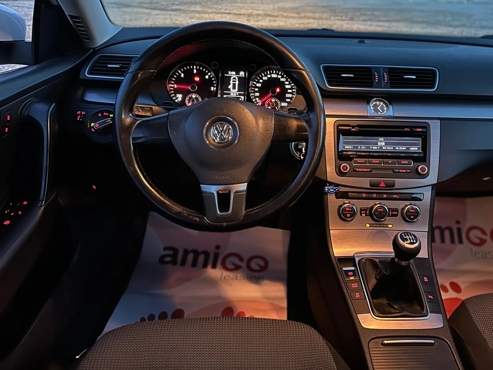 VW Passat 1.6TDI 105 HP BLUEMOTION/ 6-СКОРОСТИ/ COMFORT LINE - изображение 10