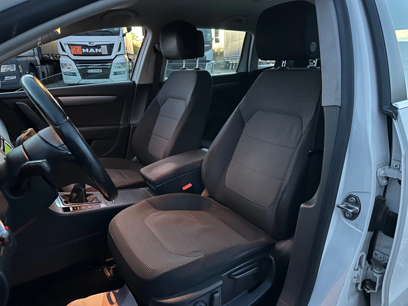 VW Passat 1.6TDI 105 HP BLUEMOTION/ 6-СКОРОСТИ/ COMFORT LINE - изображение 8