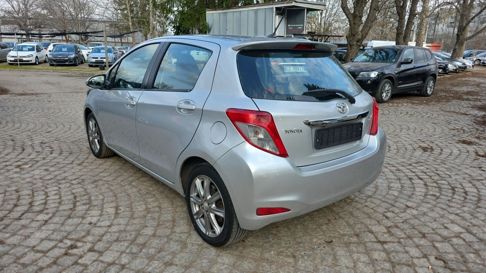 Toyota Yaris 1.3VVT-i 99k.c., снимка 5 - Автомобили и джипове - 53878442
