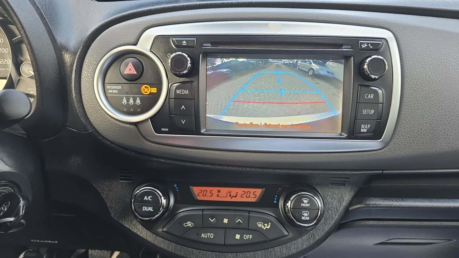 Toyota Yaris 1.3VVT-i 99k.c., снимка 11 - Автомобили и джипове - 53878442