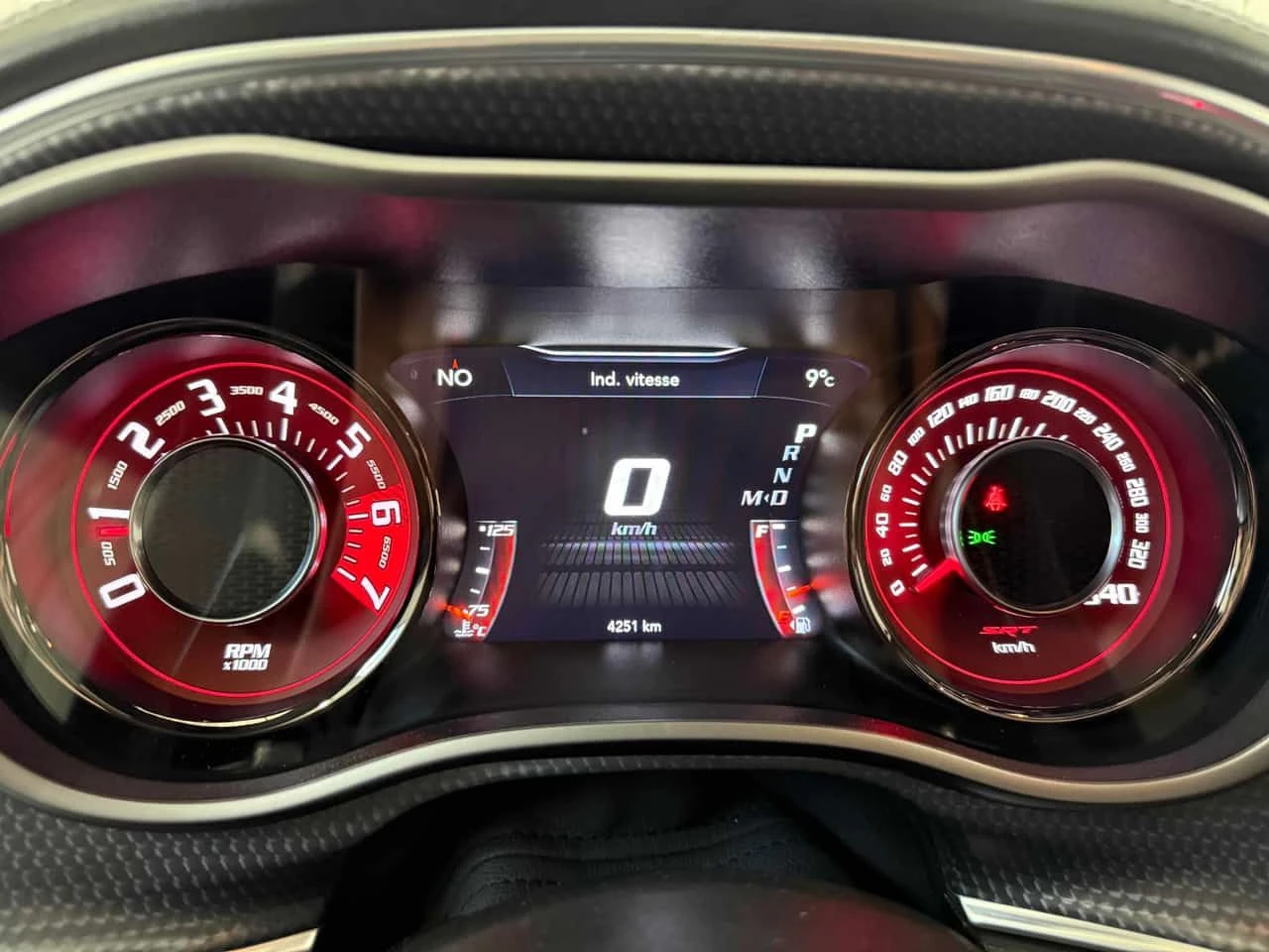 Dodge Challenger  SRT HELLCAT| PANO| KEYLESS GO| 3 КЛЮЧА| CARFAX| , снимка 14 - Автомобили и джипове - 53907629