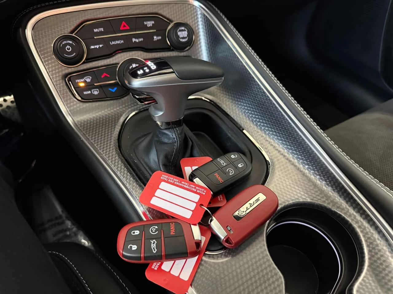 Dodge Challenger  SRT HELLCAT| PANO| KEYLESS GO| 3 КЛЮЧА| CARFAX| , снимка 13 - Автомобили и джипове - 53907629