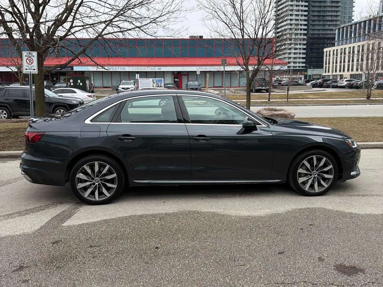 Audi A4 Komfort/CARFAX/KEYLESS/ПОДГРЕВИ/ШИБИДАХ, снимка 4 - Автомобили и джипове - 53907224