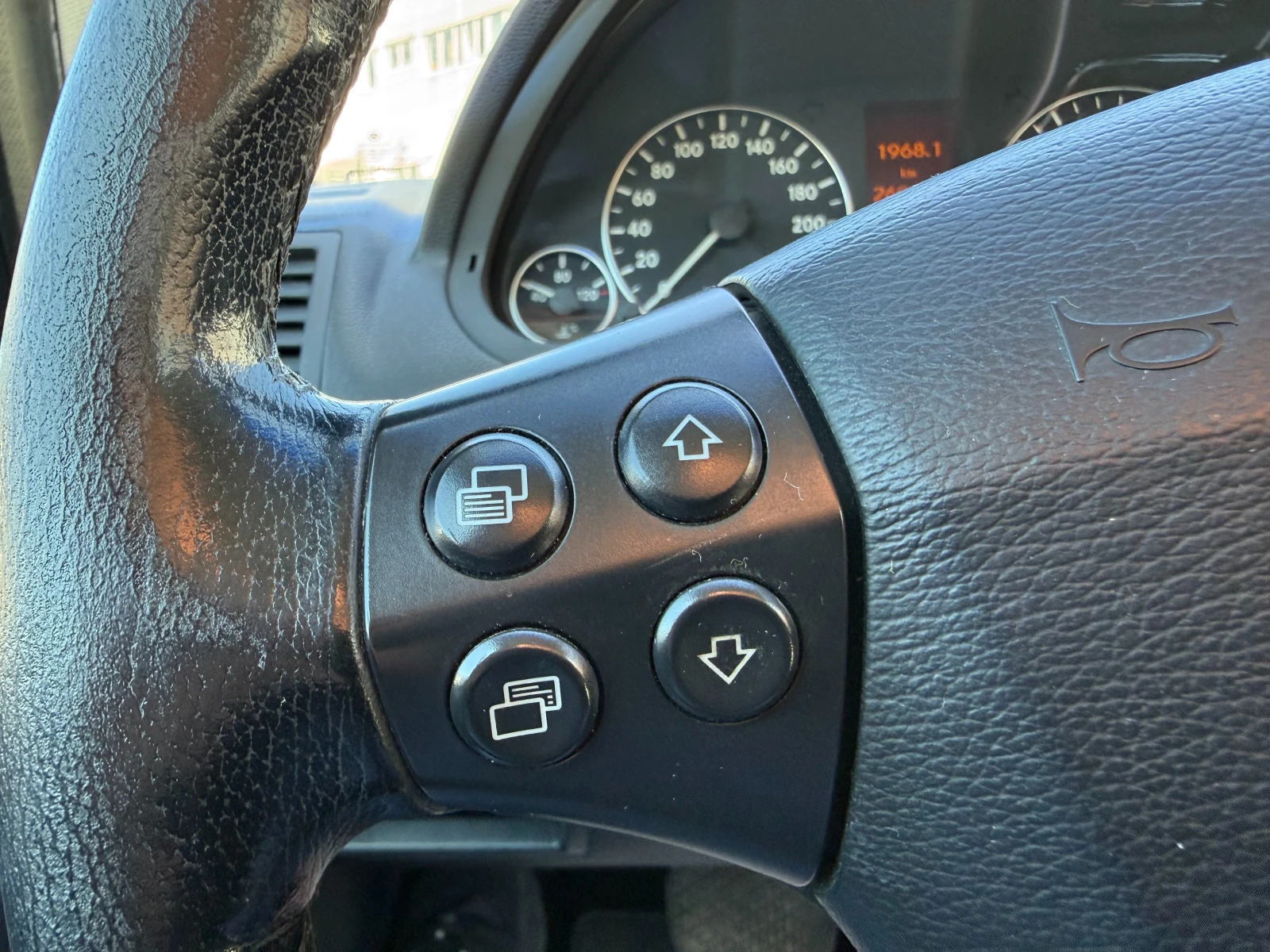 Mercedes-Benz A 180 Автоматик/Панорама, снимка 16 - Автомобили и джипове - 54123908