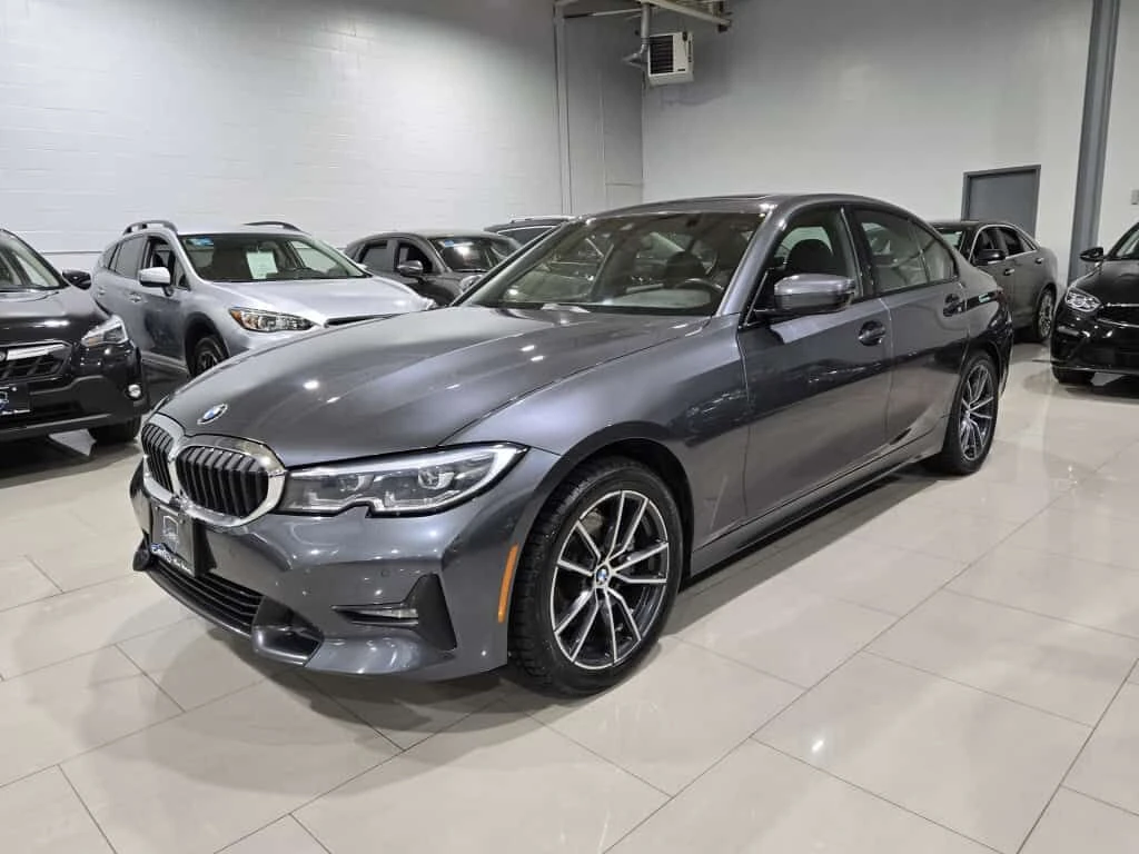 BMW 330 * AWD No Accident Apple CarPlay Navigation Sunroof