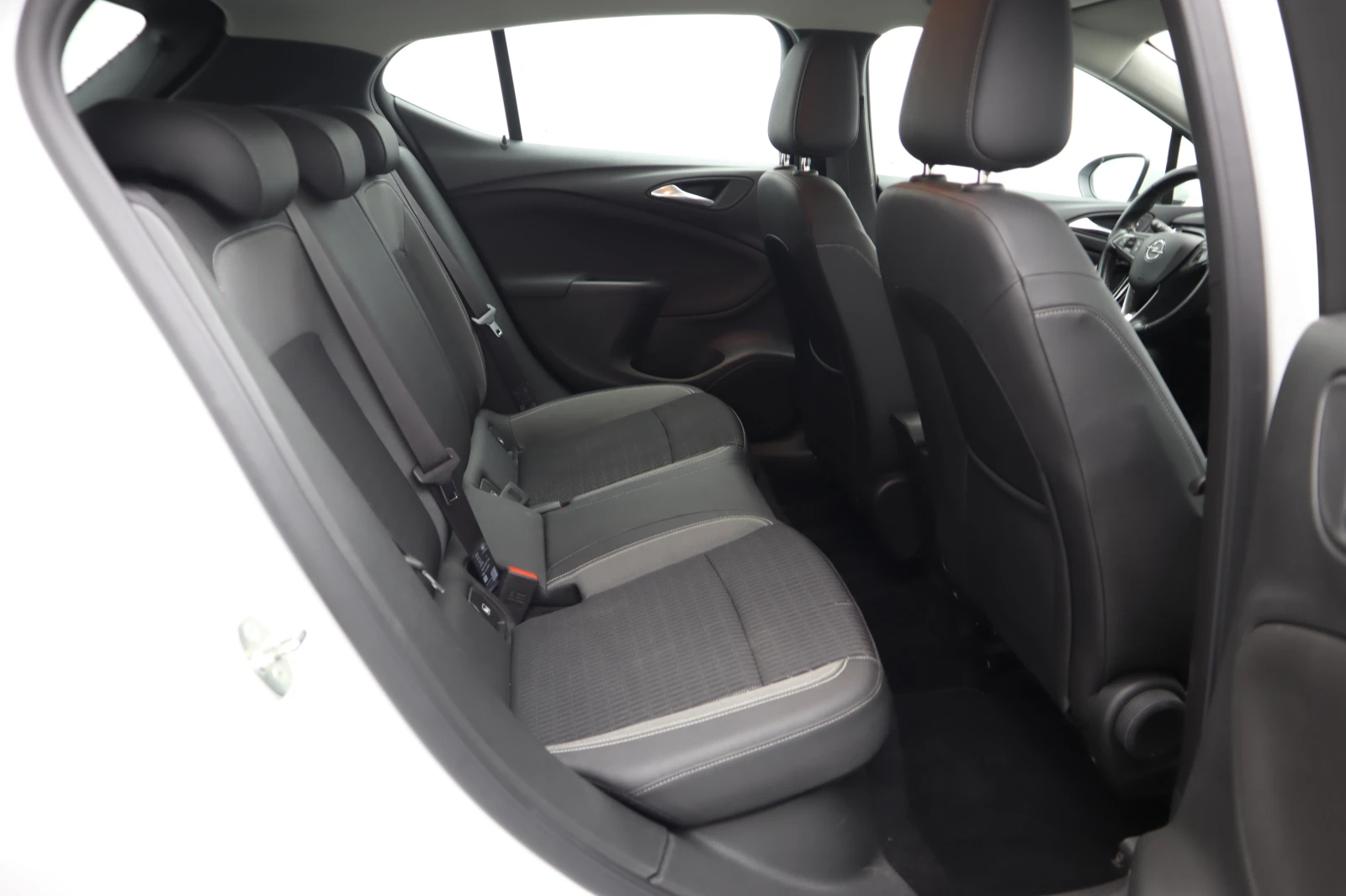 Opel Astra 1.4T, снимка 12 - Автомобили и джипове - 55049870