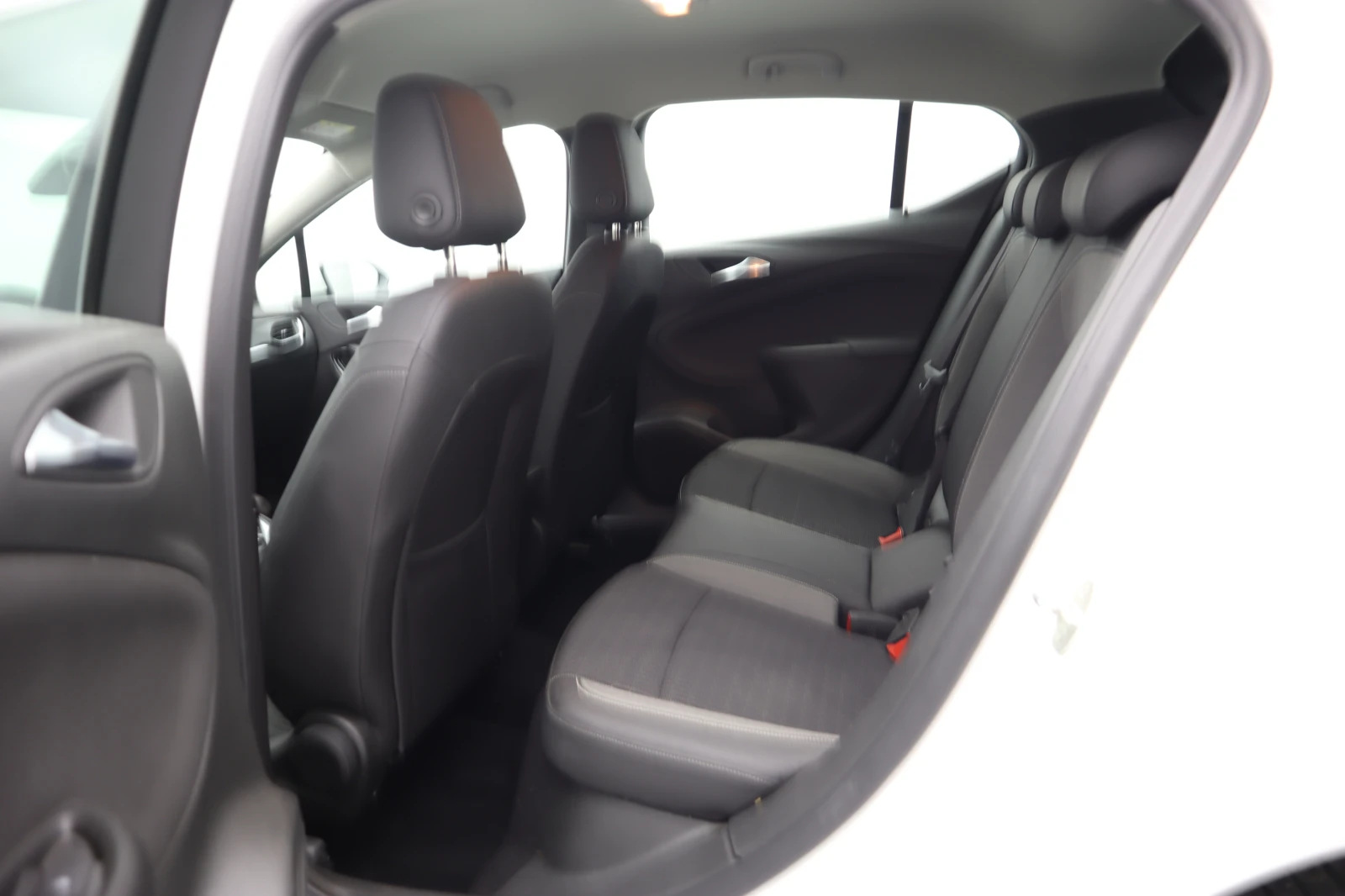 Opel Astra 1.4T, снимка 10 - Автомобили и джипове - 55049870