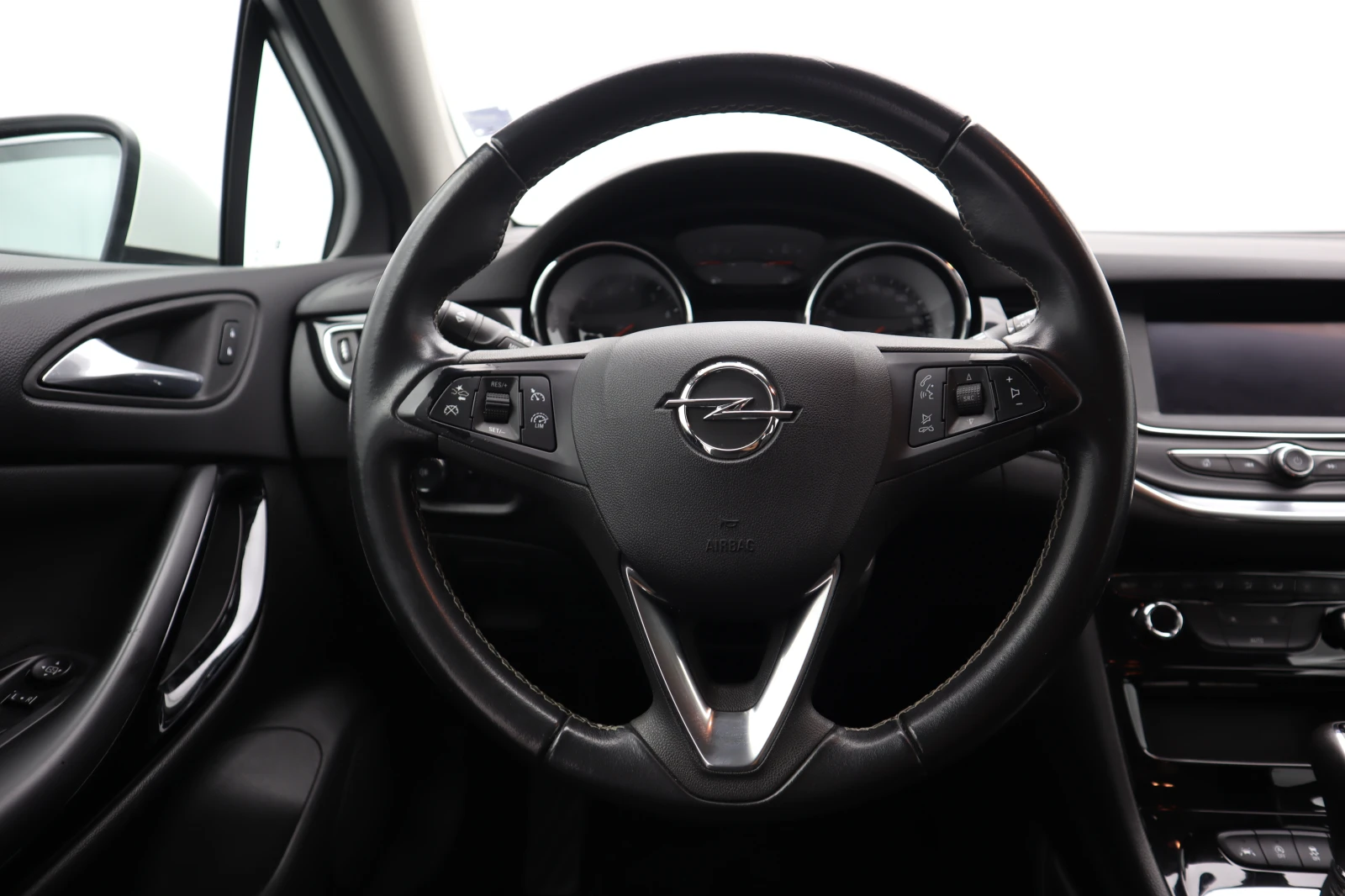 Opel Astra 1.4T, снимка 15 - Автомобили и джипове - 55049870