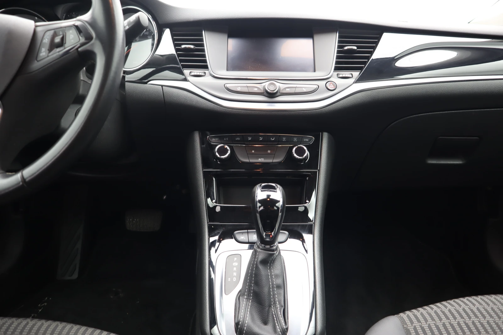 Opel Astra 1.4T, снимка 17 - Автомобили и джипове - 55049870
