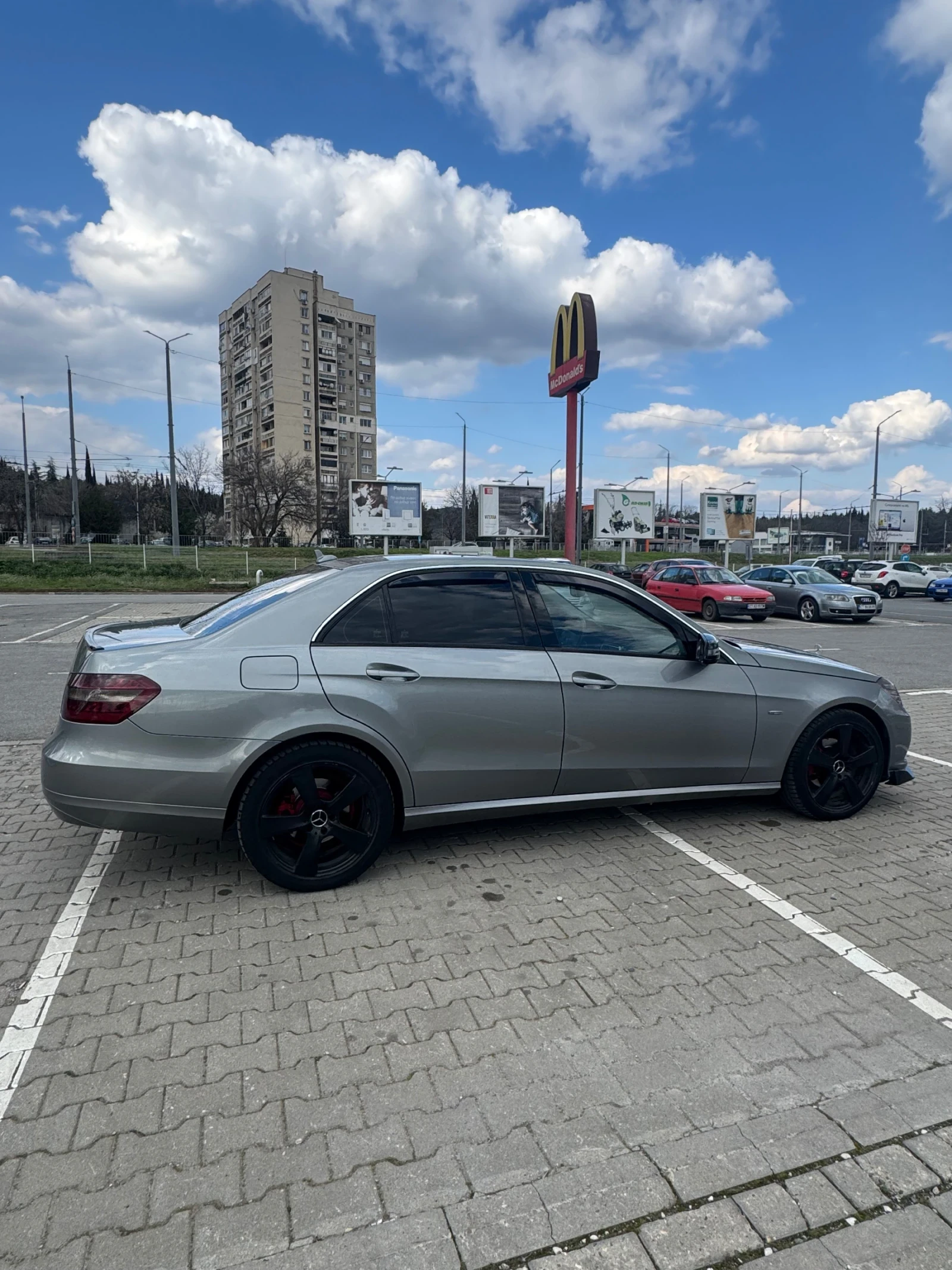 Mercedes-Benz E 220 220, снимка 8 - Автомобили и джипове - 55193346
