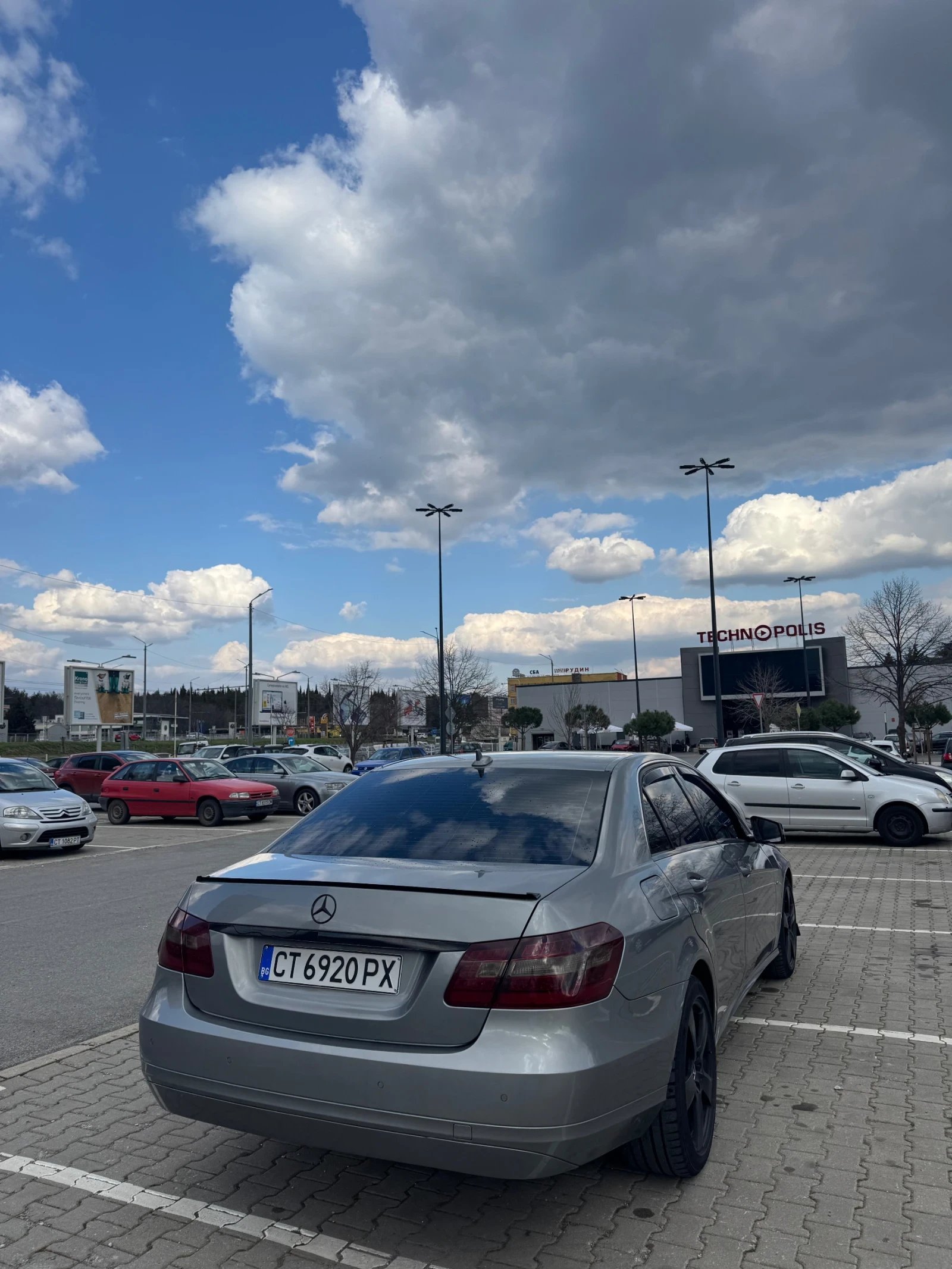 Mercedes-Benz E 220 220, снимка 14 - Автомобили и джипове - 55193346