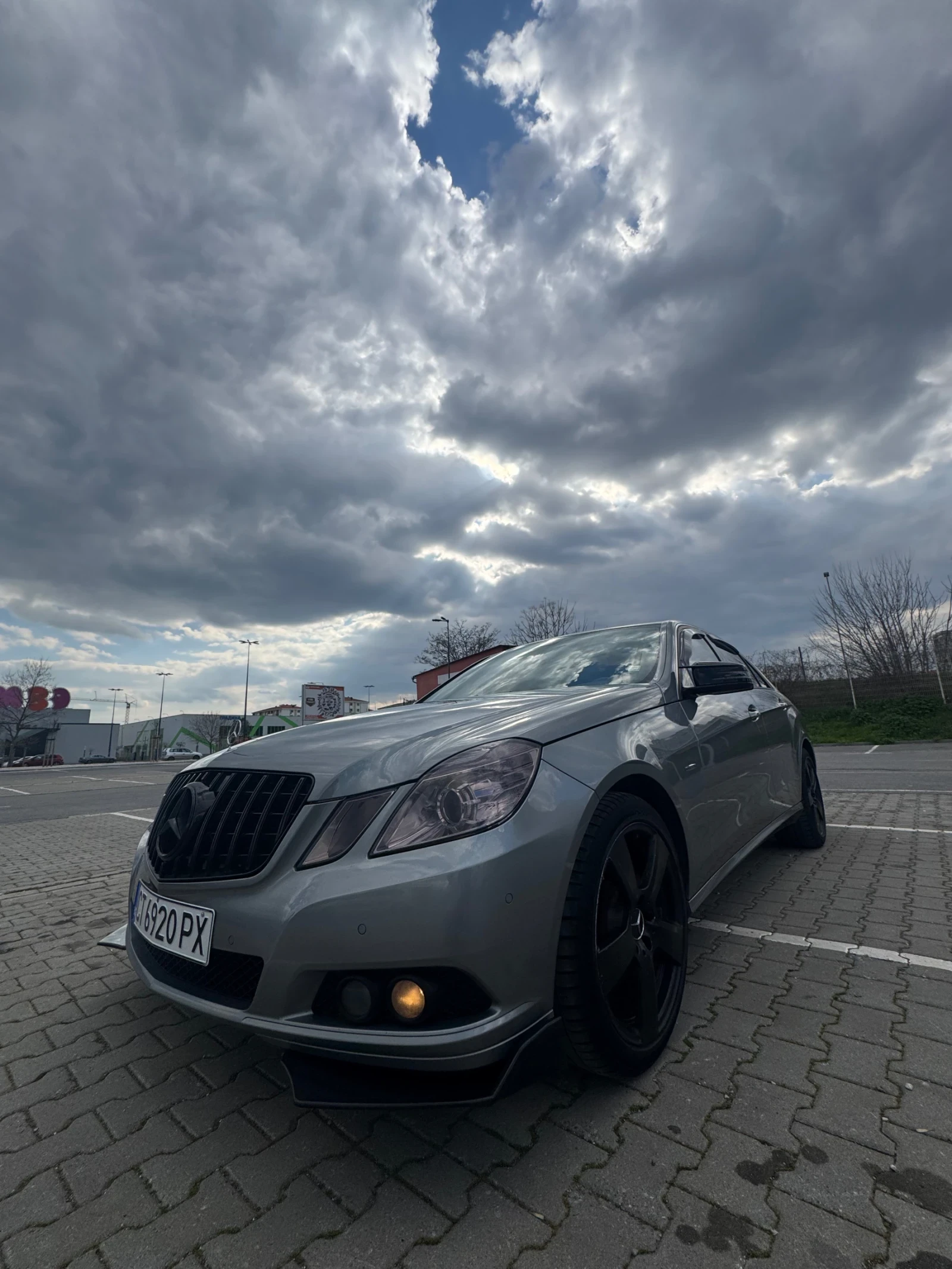 Mercedes-Benz E 220 220, снимка 12 - Автомобили и джипове - 55193346
