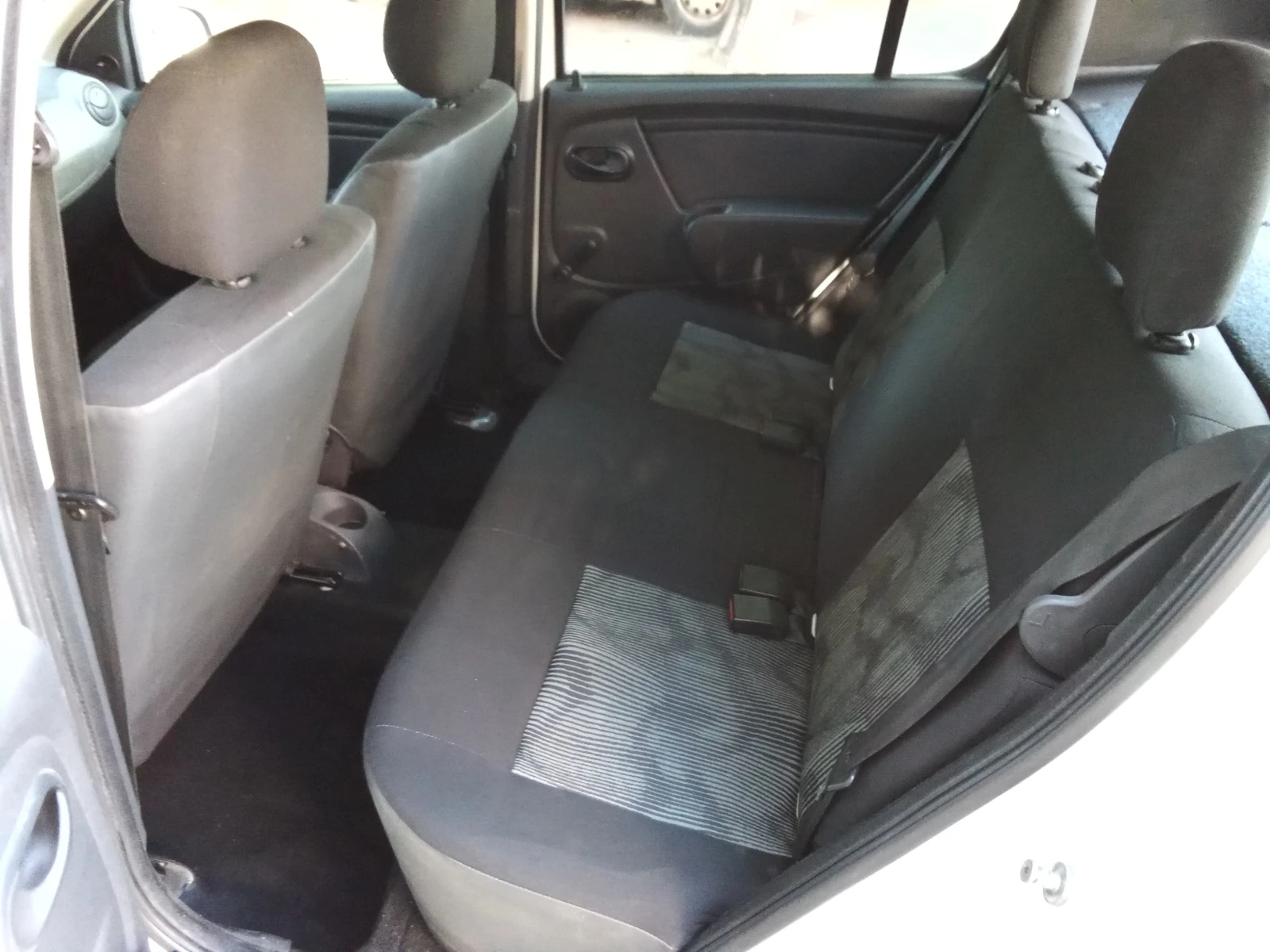 Dacia Sandero 1.4i-75kc. LPG, снимка 12 - Автомобили и джипове - 55449341