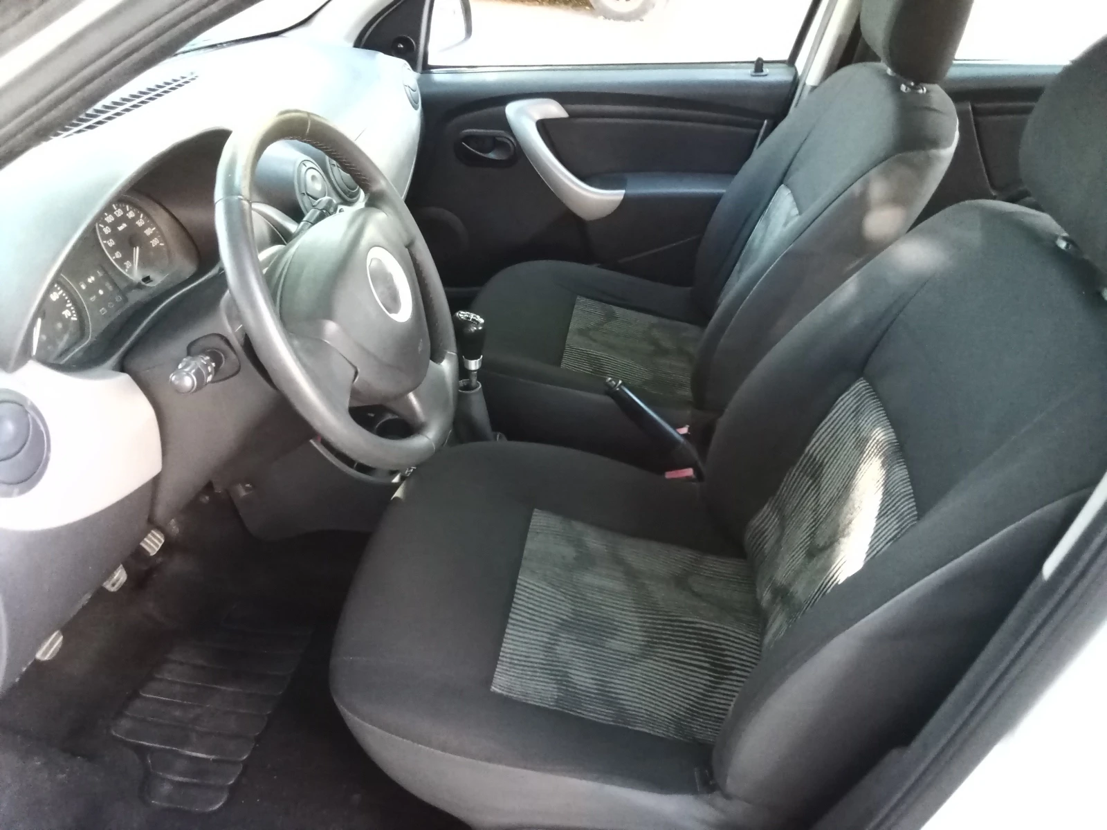 Dacia Sandero 1.4i-75kc. LPG, снимка 10 - Автомобили и джипове - 55449341