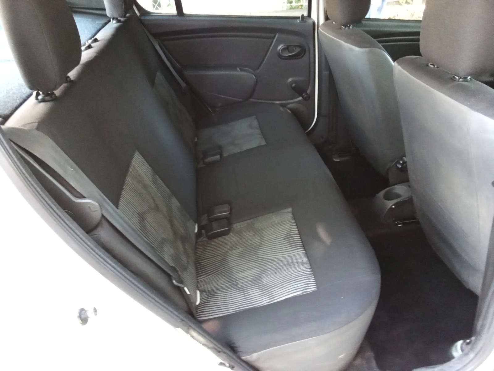 Dacia Sandero 1.4i-75kc. LPG, снимка 13 - Автомобили и джипове - 55449341