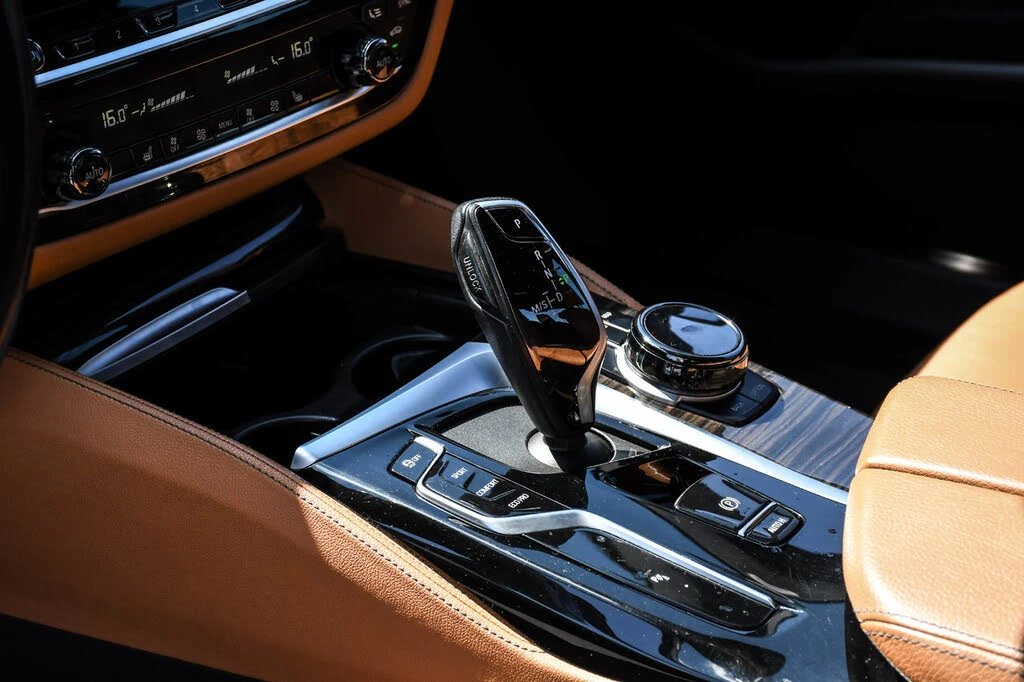 BMW 540 xDrive 40i* M SPORT* HARMAN KARDON* ПОДГРЕВ* , снимка 12 - Автомобили и джипове - 55661558