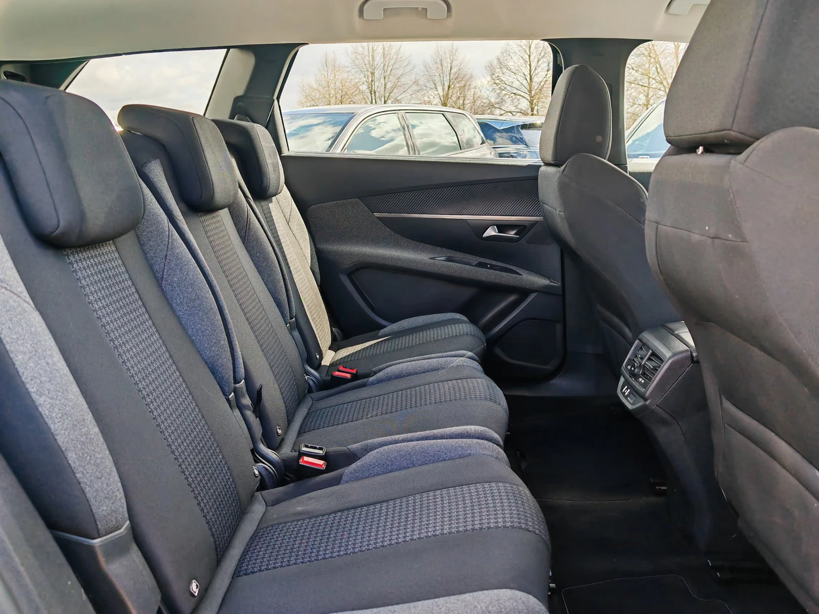 Peugeot 5008 PURE-TECH/131HP/7S/CAM/LED/CPLAY/KLESS/633q, снимка 12 - Автомобили и джипове - 55788096