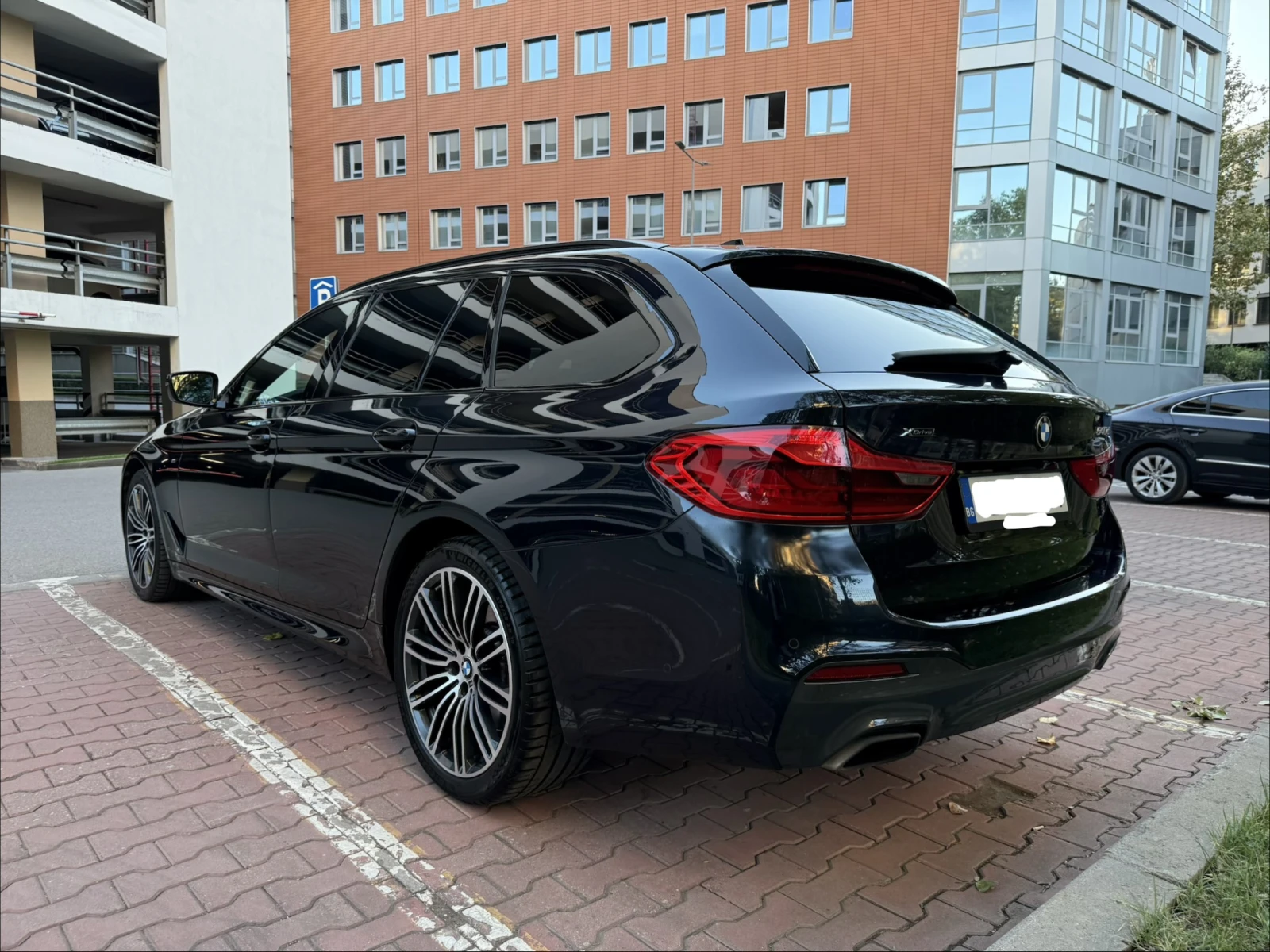 BMW 540 BMW 540d xDrive Touring G31 / Adaptive Drive / B&W, снимка 3 - Автомобили и джипове - 56238389