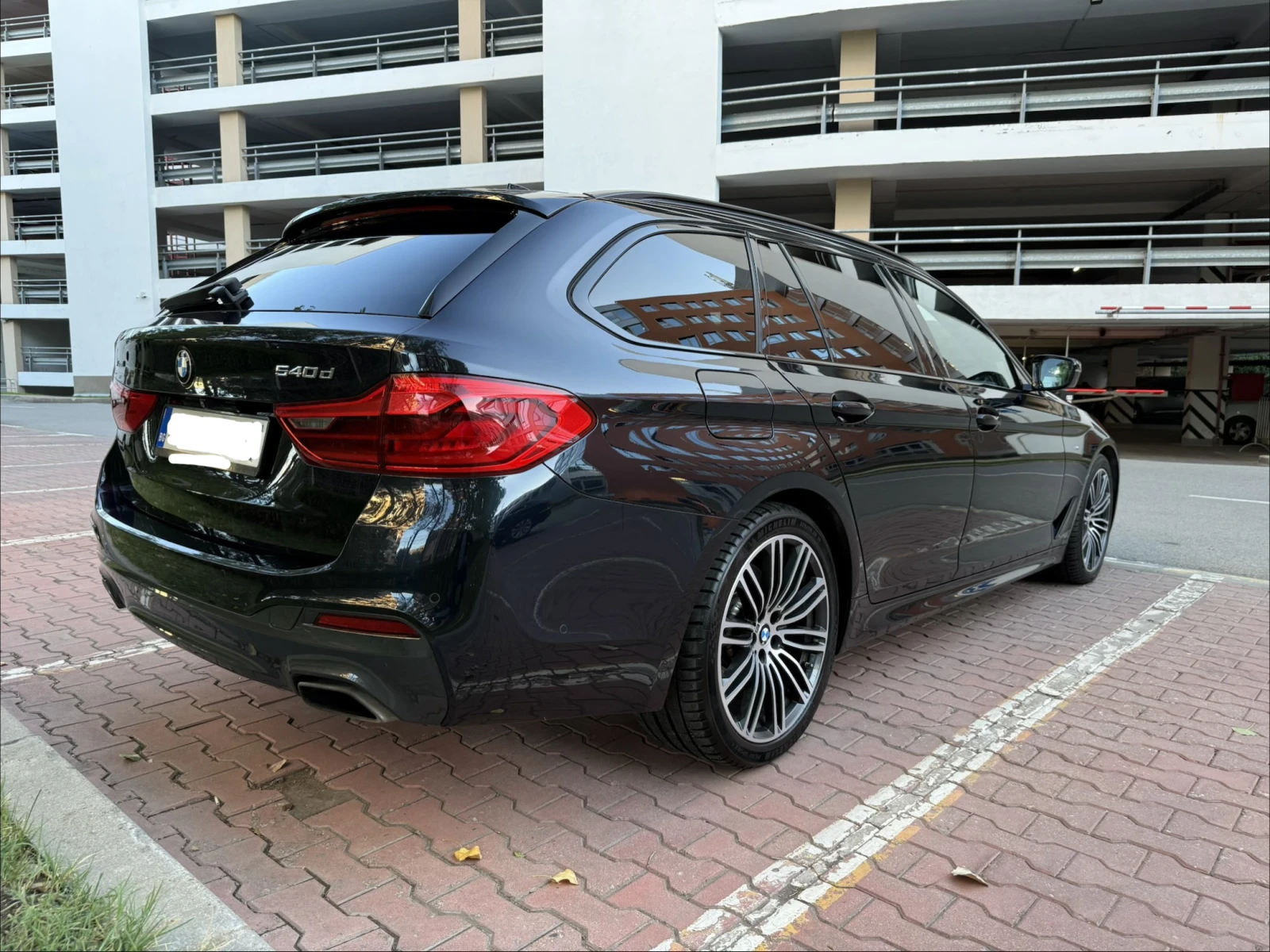 BMW 540 BMW 540d xDrive Touring G31 / Adaptive Drive / B&W, снимка 4 - Автомобили и джипове - 56238389