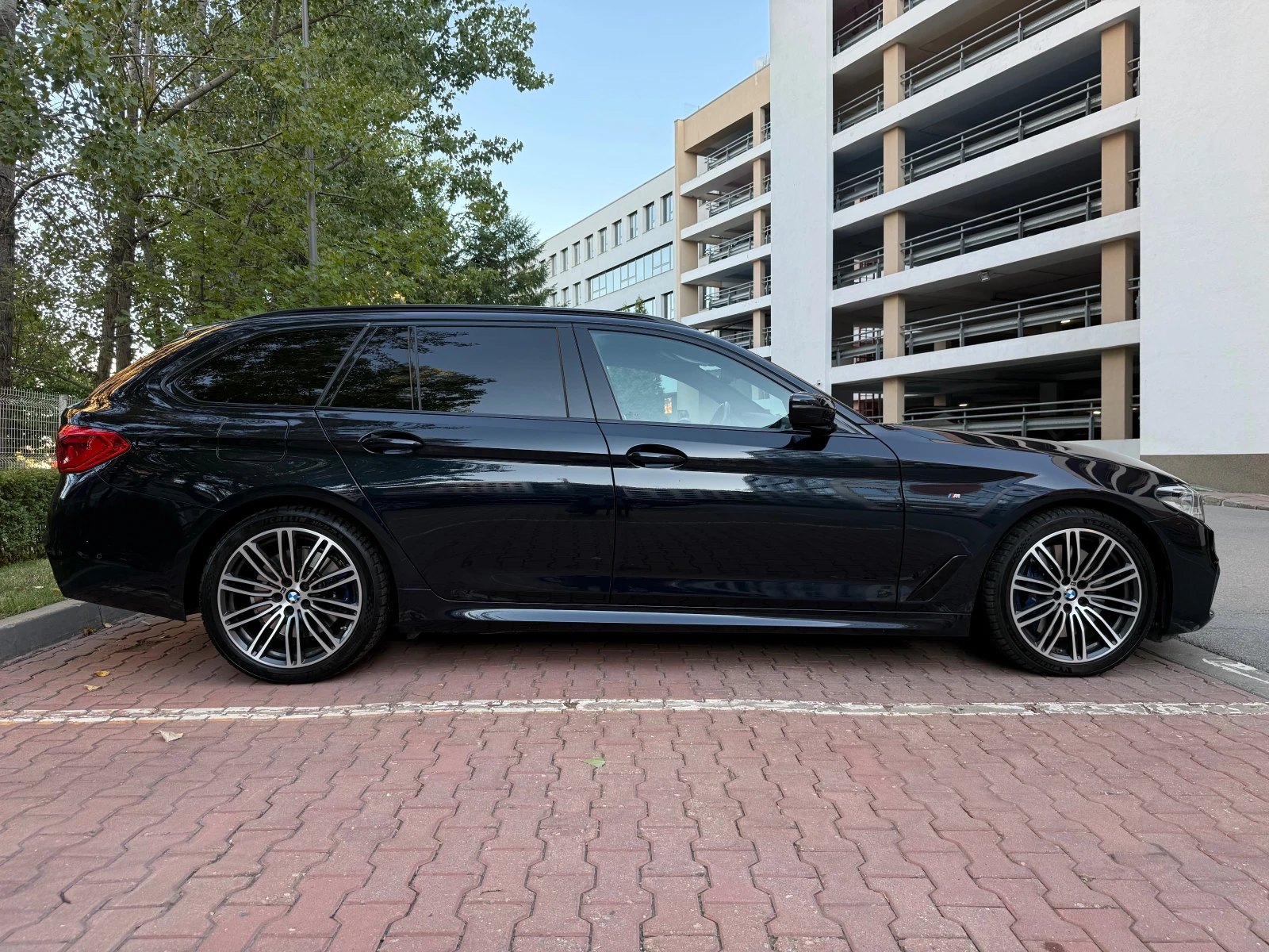 BMW 540 BMW 540d xDrive Touring G31 / Adaptive Drive / B&W, снимка 5 - Автомобили и джипове - 56238389
