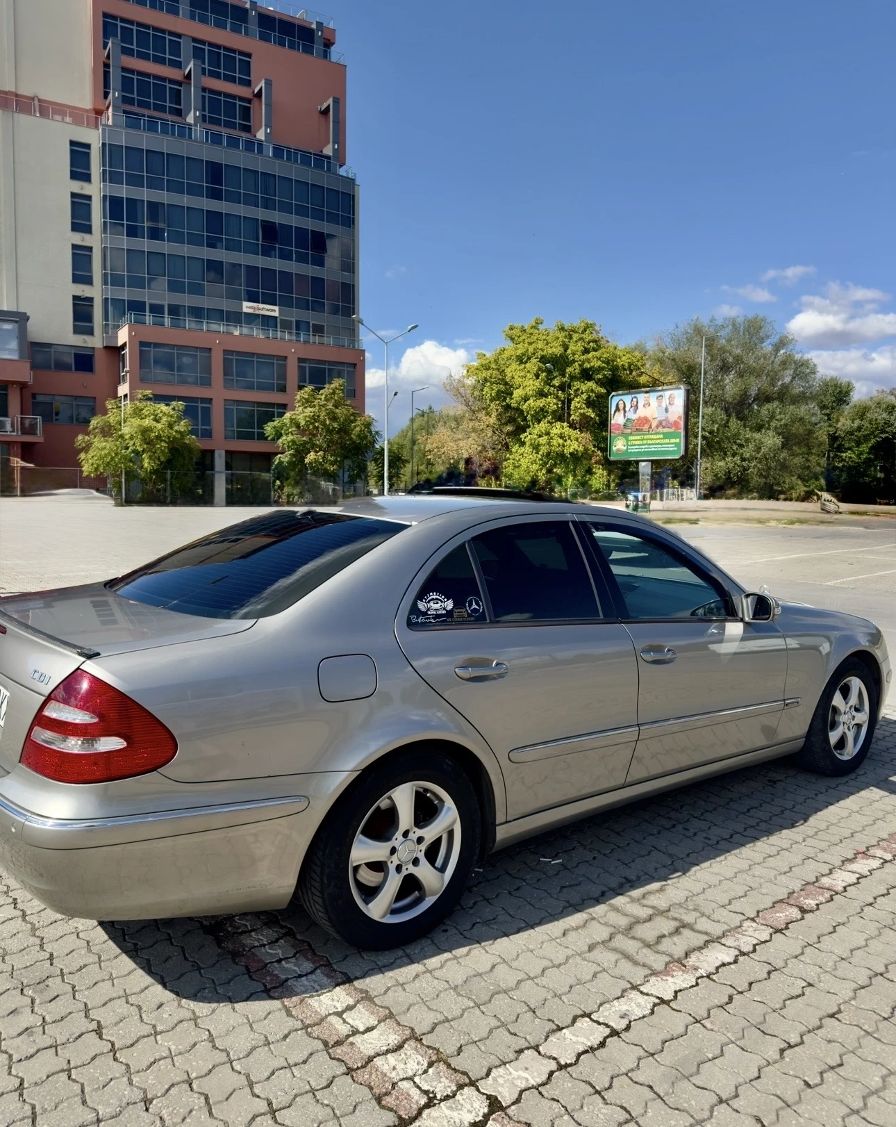 Mercedes-Benz E 320, снимка 3 - Автомобили и джипове - 56244510