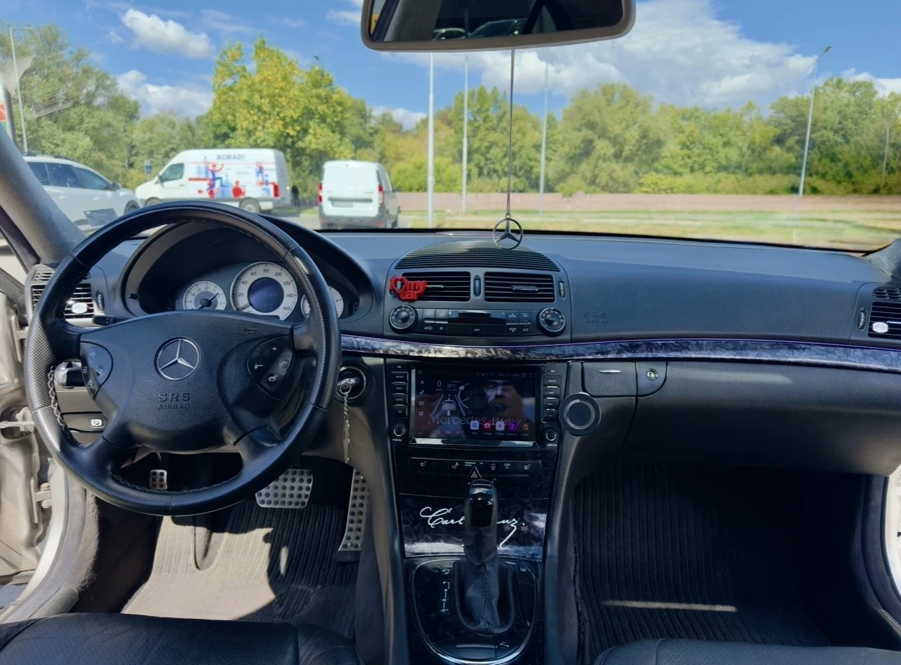 Mercedes-Benz E 320, снимка 5 - Автомобили и джипове - 56244510