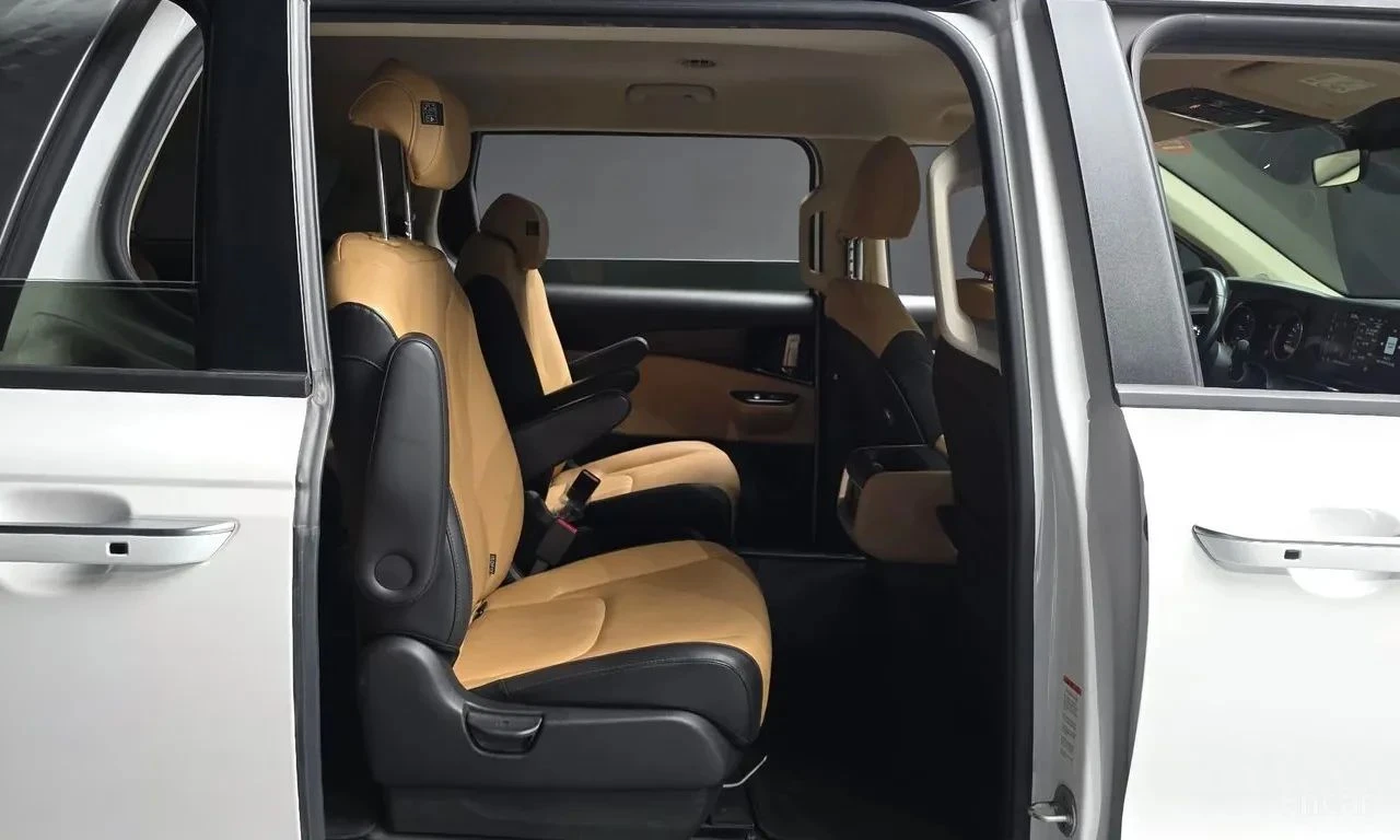 Kia Carnival, снимка 11 - Автомобили и джипове - 56719855