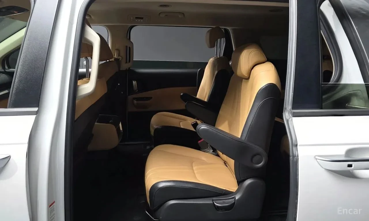 Kia Carnival, снимка 12 - Автомобили и джипове - 56719855