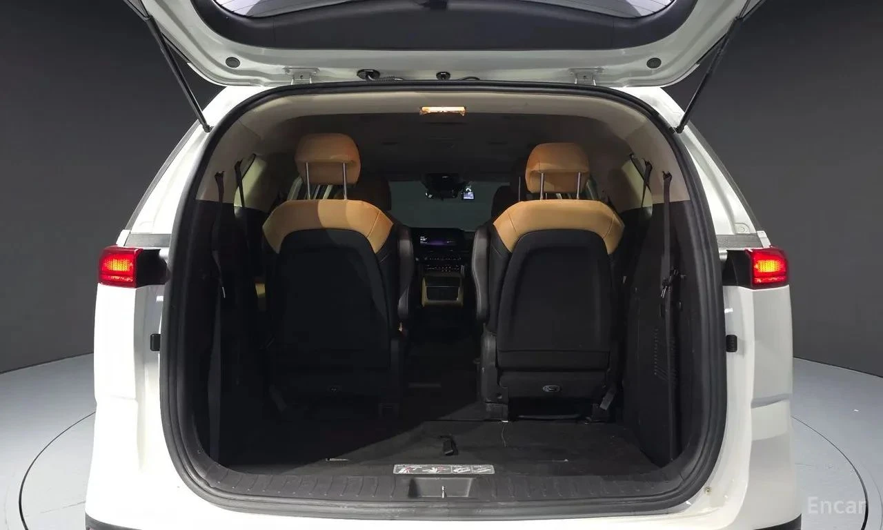 Kia Carnival, снимка 17 - Автомобили и джипове - 56719855