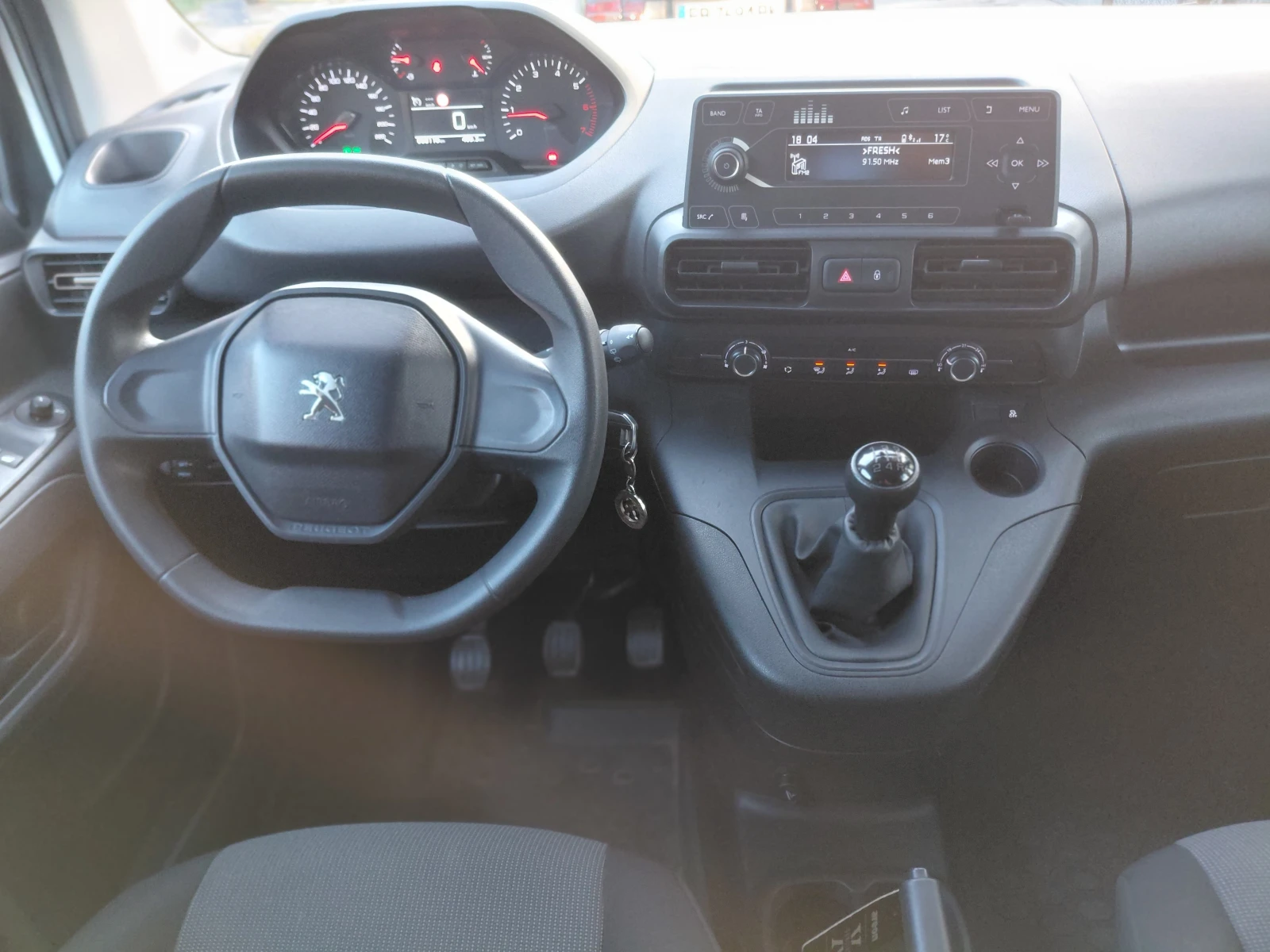 Peugeot Rifter, снимка 9 - Автомобили и джипове - 56735784