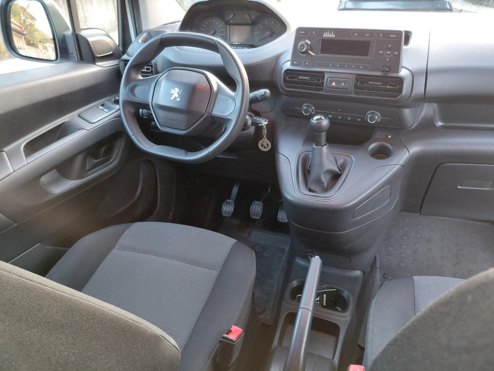 Peugeot Rifter, снимка 10 - Автомобили и джипове - 56735784