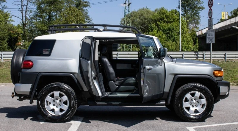 Toyota Fj cruiser 4.0 газ/бензин, снимка 13 - Автомобили и джипове - 48109716