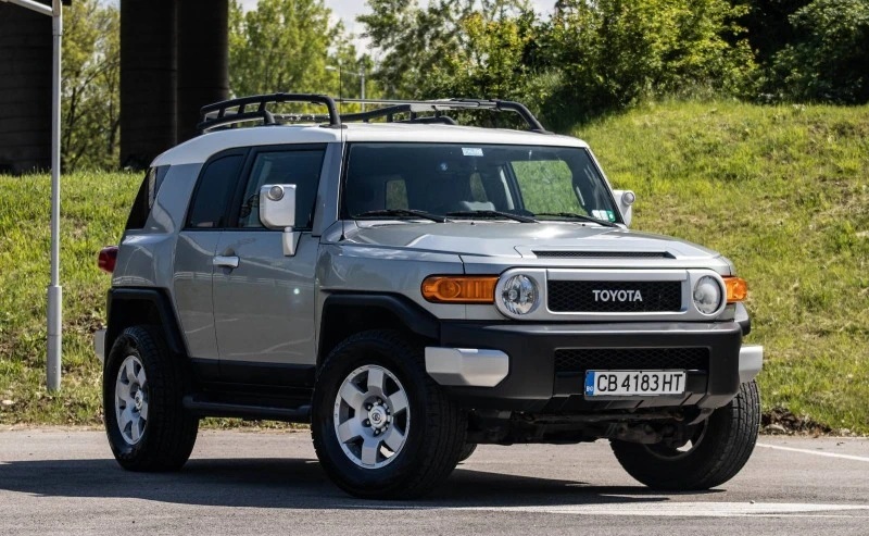 Toyota Fj cruiser 4.0 газ/бензин, снимка 1 - Автомобили и джипове - 48109716