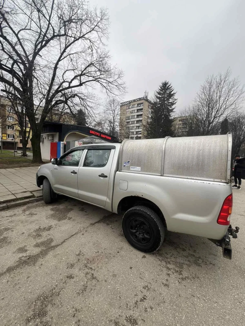 Toyota Hilux 2.5, снимка 2 - Автомобили и джипове - 48498996