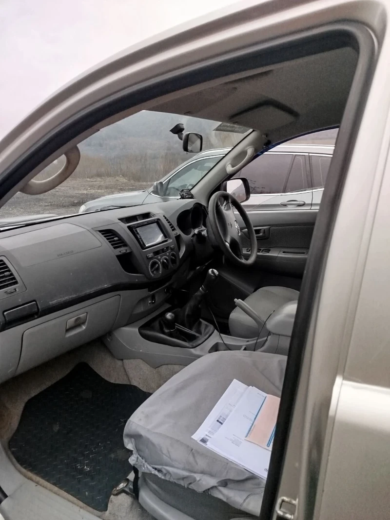 Toyota Hilux 2.5, снимка 5 - Автомобили и джипове - 48498996