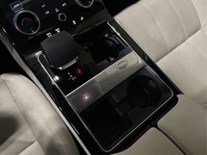 Land Rover Range Rover Velar S* P250* AWD* АвтоКредит* (ЦЕНА ДО БГ), снимка 16 - Автомобили и джипове - 53457537