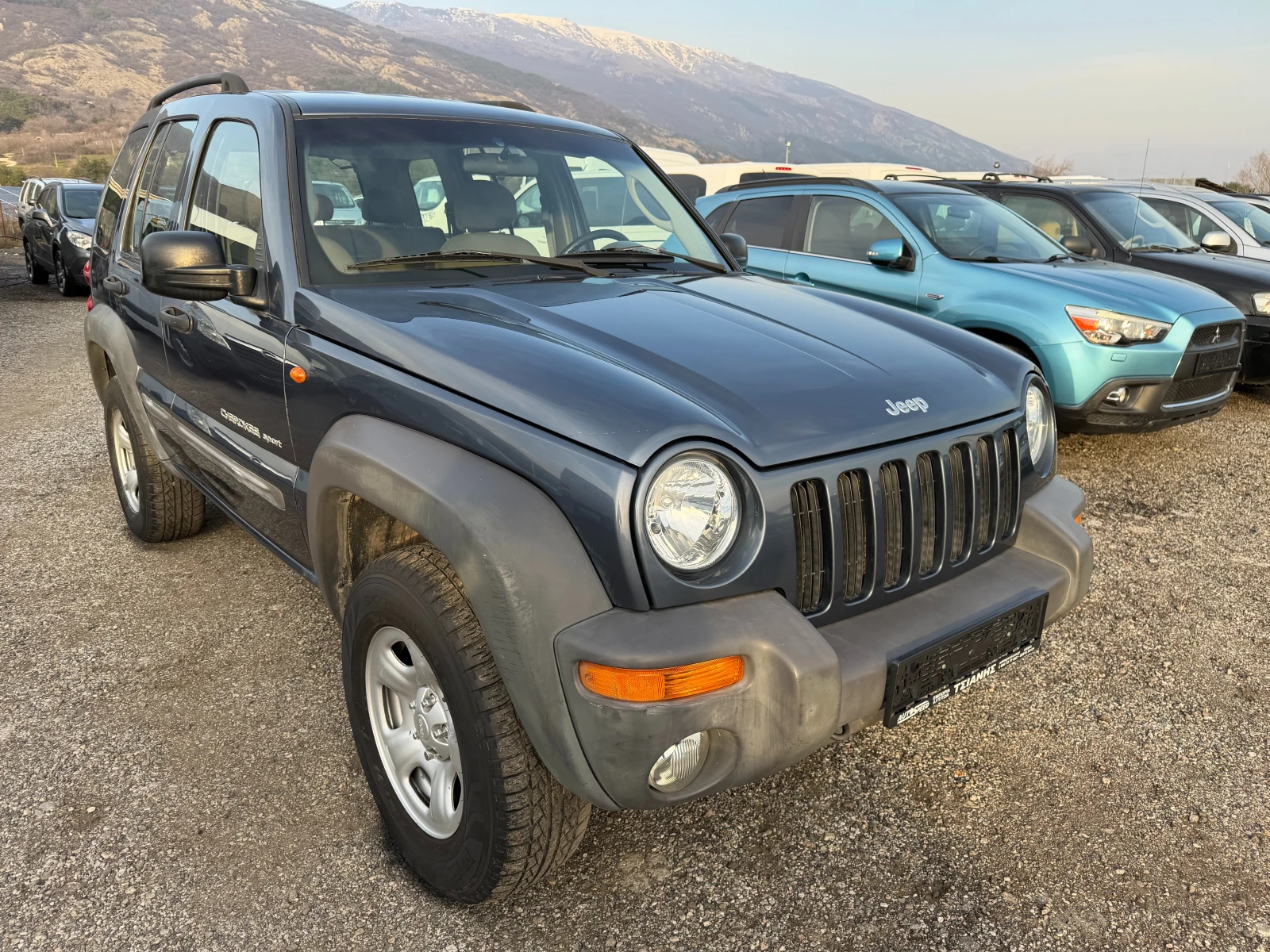 Jeep Cherokee 3.7 SPORT ГЪРЦИЯ 68000 КМ НОВО, снимка 4 - Автомобили и джипове - 53714048