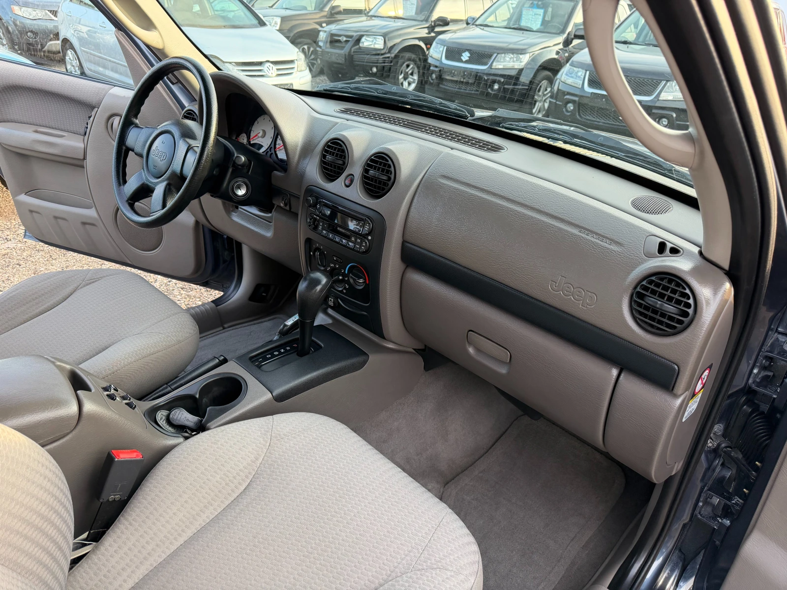 Jeep Cherokee 3.7 SPORT ГЪРЦИЯ 68000 КМ НОВО, снимка 15 - Автомобили и джипове - 53714048